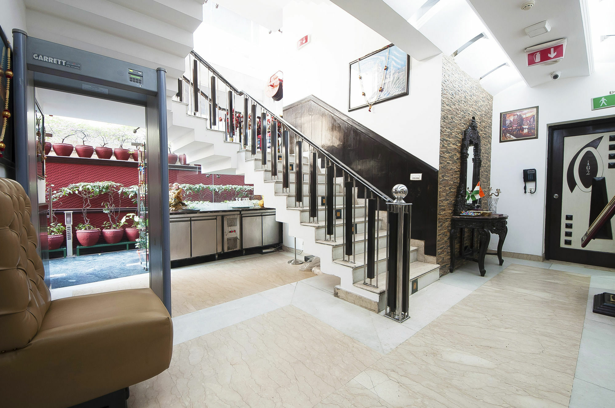 Golden Leaf Hotel New Delhi Exterior photo
