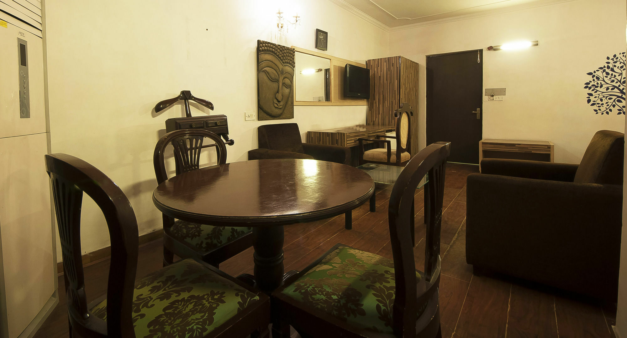 Golden Leaf Hotel New Delhi Exterior photo